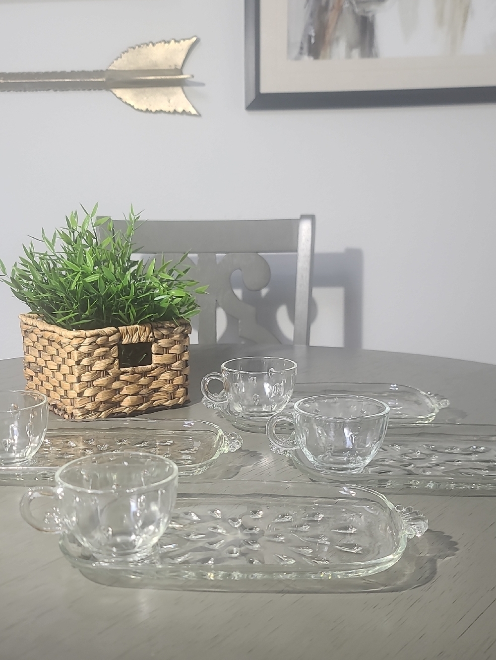 Hazel Atlas Informal Tear Drop 4 Snack Plates And 4 Matching Cups